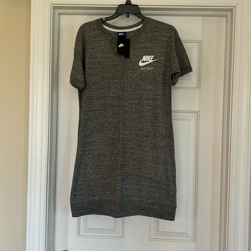 Nike dress new.